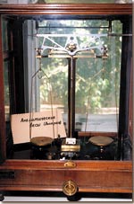 Analytical scales (XIX century)